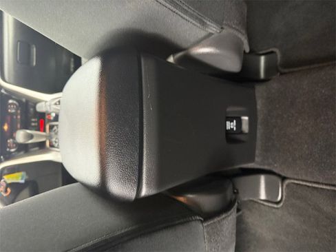 Used 2022 Mitsubishi Eclipse Cross LE image 32