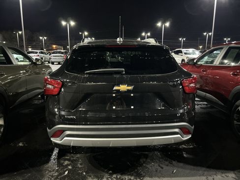 Used 2024 Chevrolet Trax LT image 5