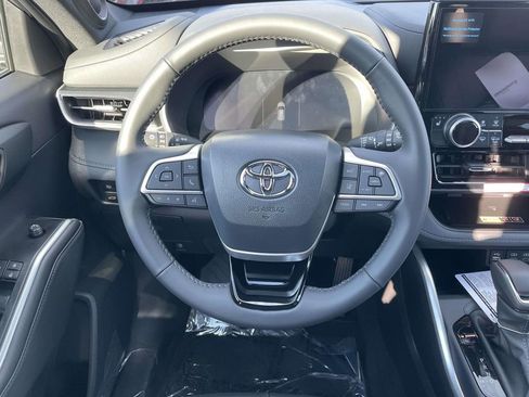 New 2026 Toyota Highlander XSE image 25