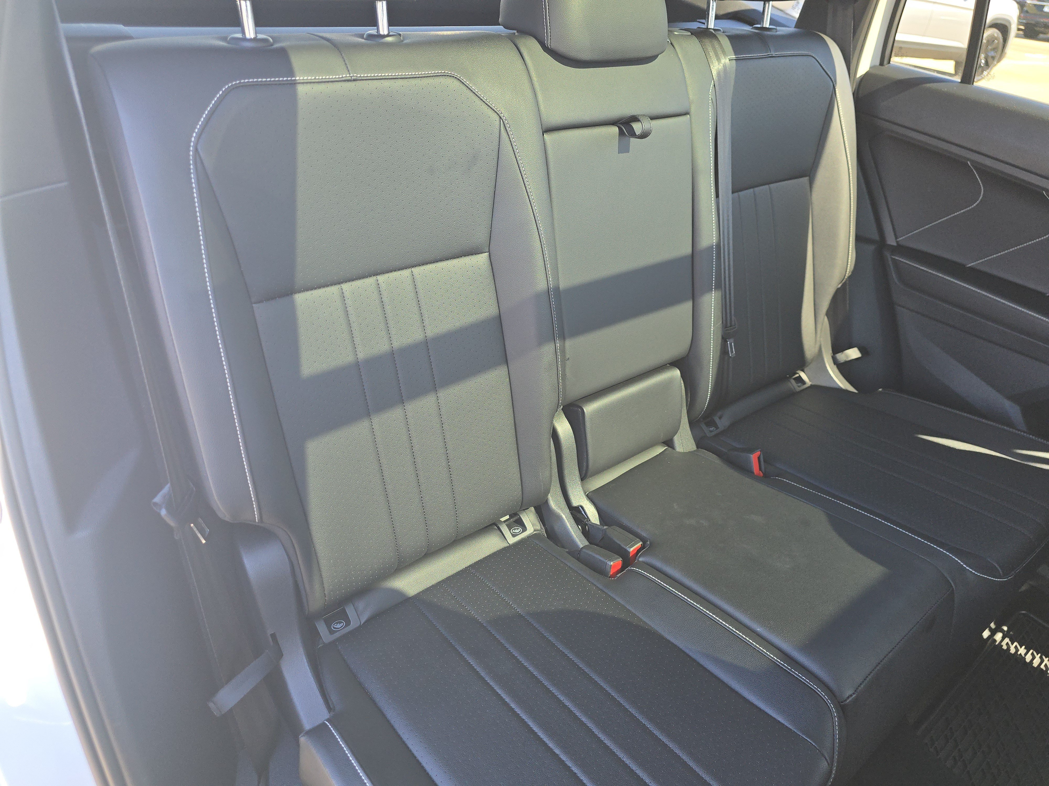 Certified 2022 Volkswagen Tiguan SE R-Line AWD/4WD image 19