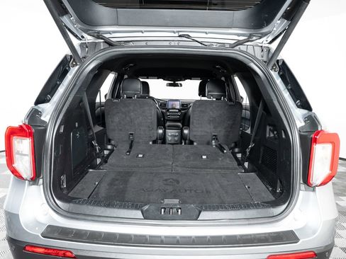 Used 2020 Ford Explorer XLT w/ Equipment Group 202A image 22