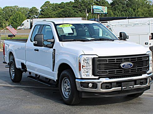Used 2024 Ford F250 XL w/ XL Chrome Package RWD image 3