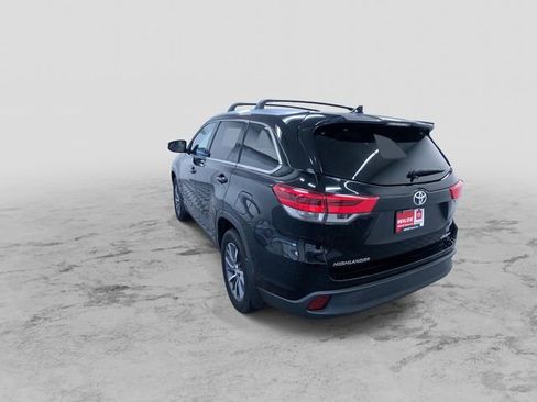 Used 2019 Toyota Highlander XLE image 7