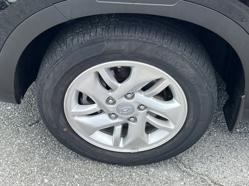 Certified 2022 Hyundai Venue SE FWD image 11
