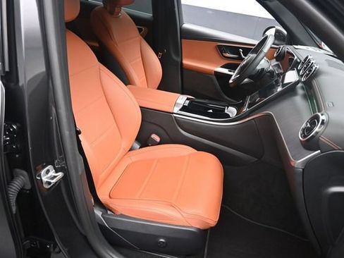 Used 2025 Mercedes-Benz GLC 300 image 29