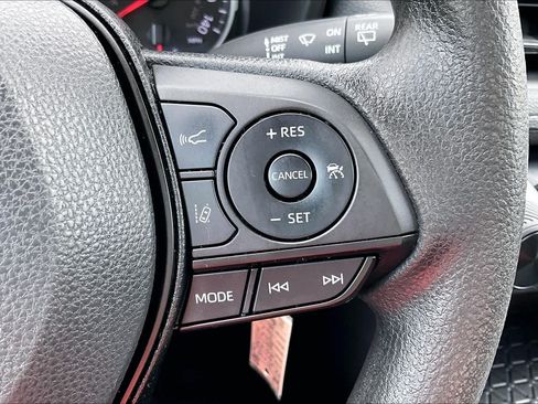 Used 2022 Toyota RAV4 LE AWD/4WD image 21