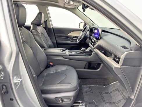 Used 2024 Toyota Grand Highlander Limited image 16