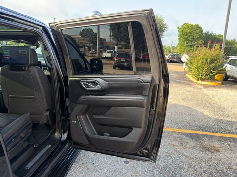 Used 2024 Chevrolet Suburban RST w/ Luxury Package AWD/4WD image 28