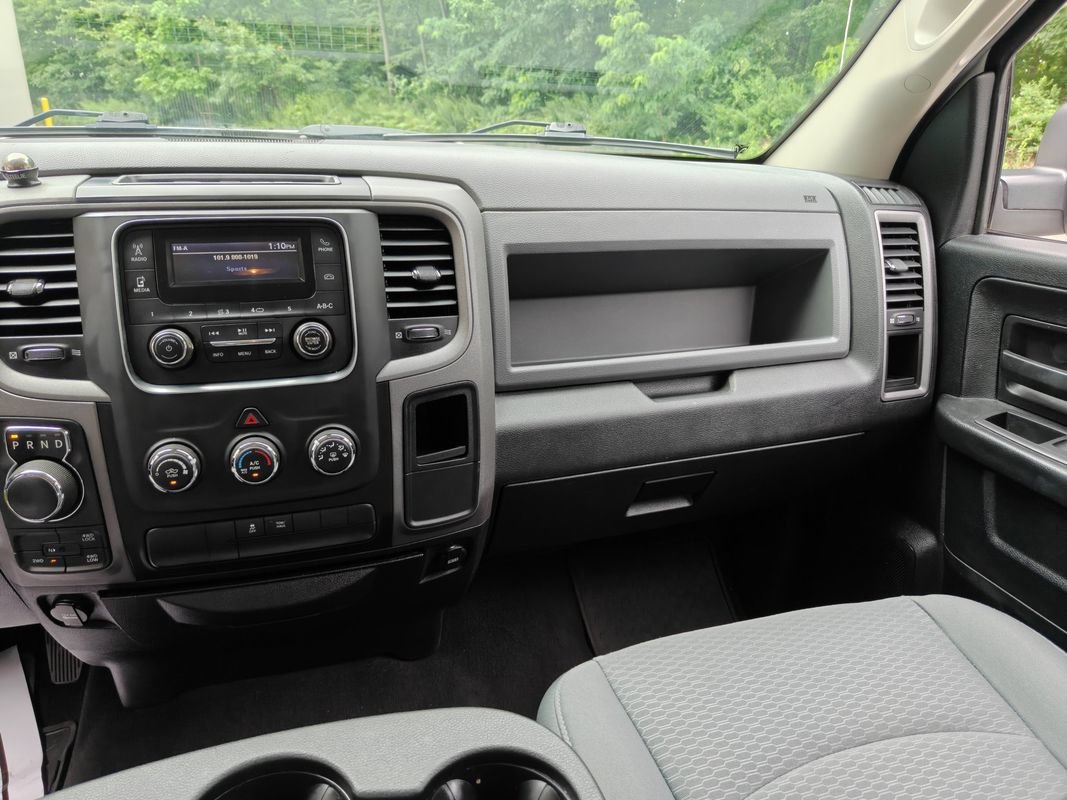 Used 2018 RAM 1500 Express AWD/4WD image 23