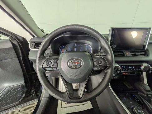 Used 2025 Toyota RAV4 XLE image 19