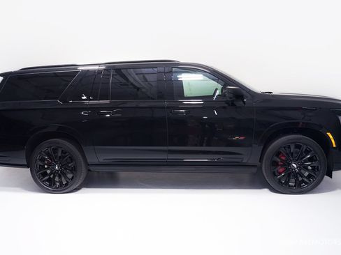 Used 2026 Cadillac Escalade ESV V AWD/4WD image 3