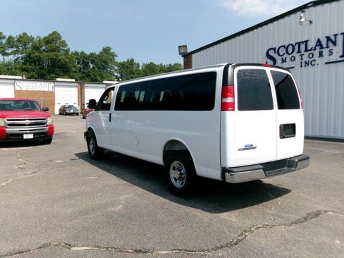 Used 2025 Chevrolet Express 3500 LT w/ LT Preferred Equipment Group RWD image 8