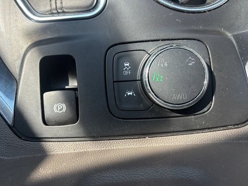 Used 2020 Chevrolet Traverse LT w/ LT Premium Package AWD/4WD image 27