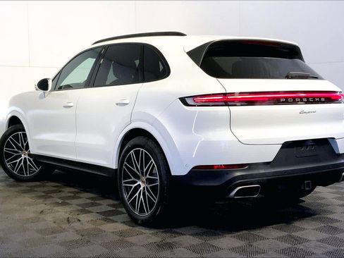 Used 2025 Porsche Cayenne image 3