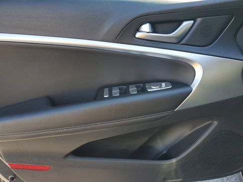 Used 2023 Genesis G70 2.0T image 17