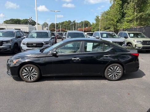 Used 2025 Nissan Altima 2.5 SV FWD image 8