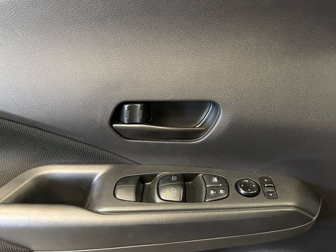 Used 2022 Nissan Kicks S FWD image 19