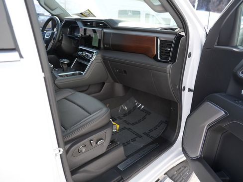 Used 2024 GMC Sierra 1500 Denali w/ Technology Package image 31