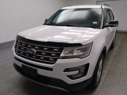 Used 2016 Ford Explorer XLT w/ Equipment Group 202A AWD/4WD image 15