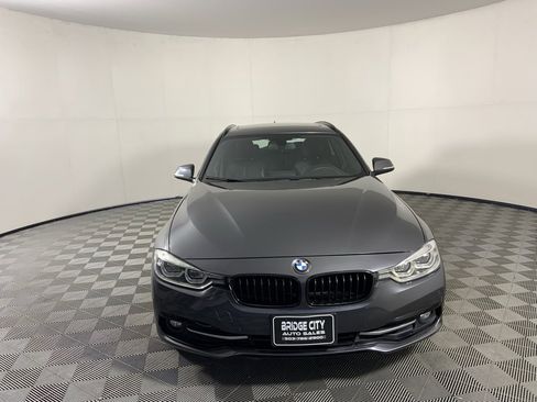 Used 2017 BMW 330i xDrive 330i xDrive w/ Premium Package image 4