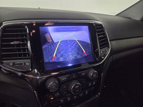 Used 2020 Jeep Grand Cherokee Altitude RWD image 12