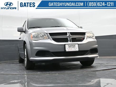 Used 2016 Dodge Grand Caravan SE image 39