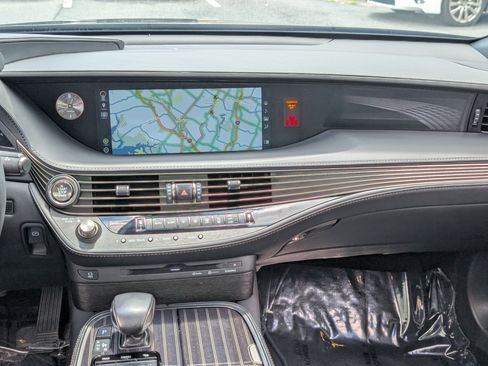 Used 2018 Lexus LS 500 AWD w/ Accessory Package (Z2) image 18