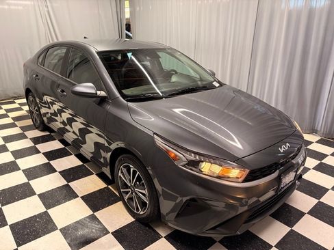 Used 2022 Kia Forte LXS FWD image 3