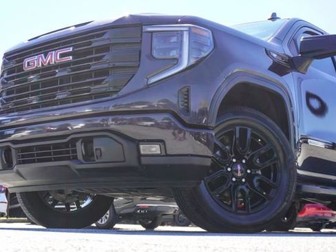 Used 2023 GMC Sierra 1500 Elevation AWD/4WD image 2