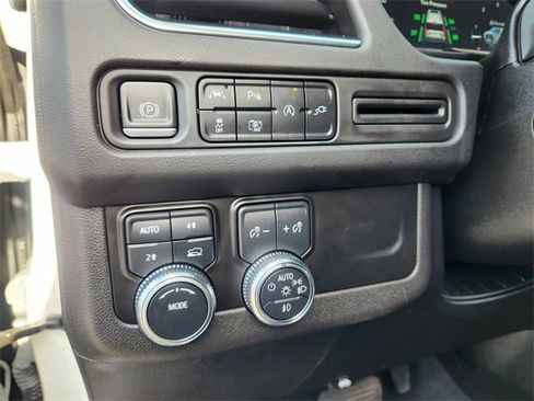 Used 2022 GMC Yukon SLT w/ SLT Premium Package image 23