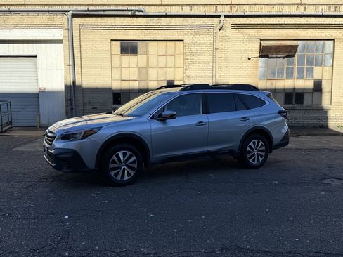 Used 2020 Subaru Outback Premium AWD/4WD image 3
