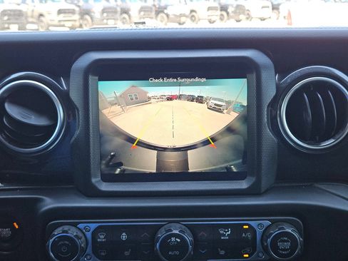 Used 2021 Jeep Wrangler Unlimited Sahara AWD/4WD image 18