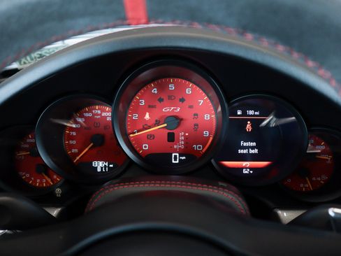 Used 2018 Porsche 911 GT3 RWD image 14