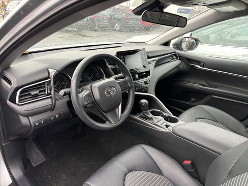 Used 2022 Toyota Camry SE image 9
