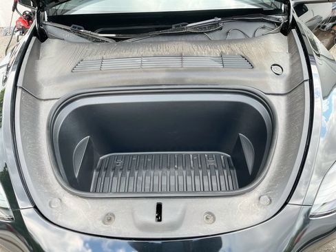 Used 2025 Tesla Model Y Long Range RWD image 30