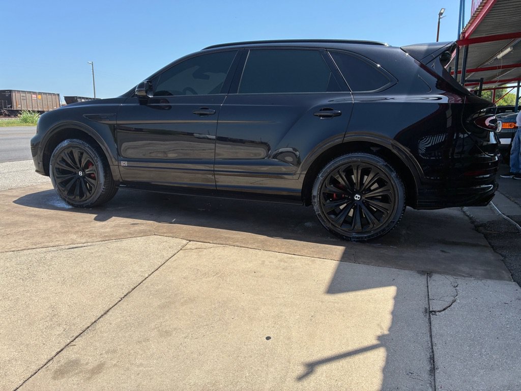 Used 2021 Bentley Bentayga AWD/4WD image 15
