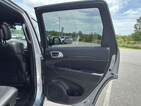 Used 2021 Jeep Grand Cherokee Laredo X AWD/4WD image 19