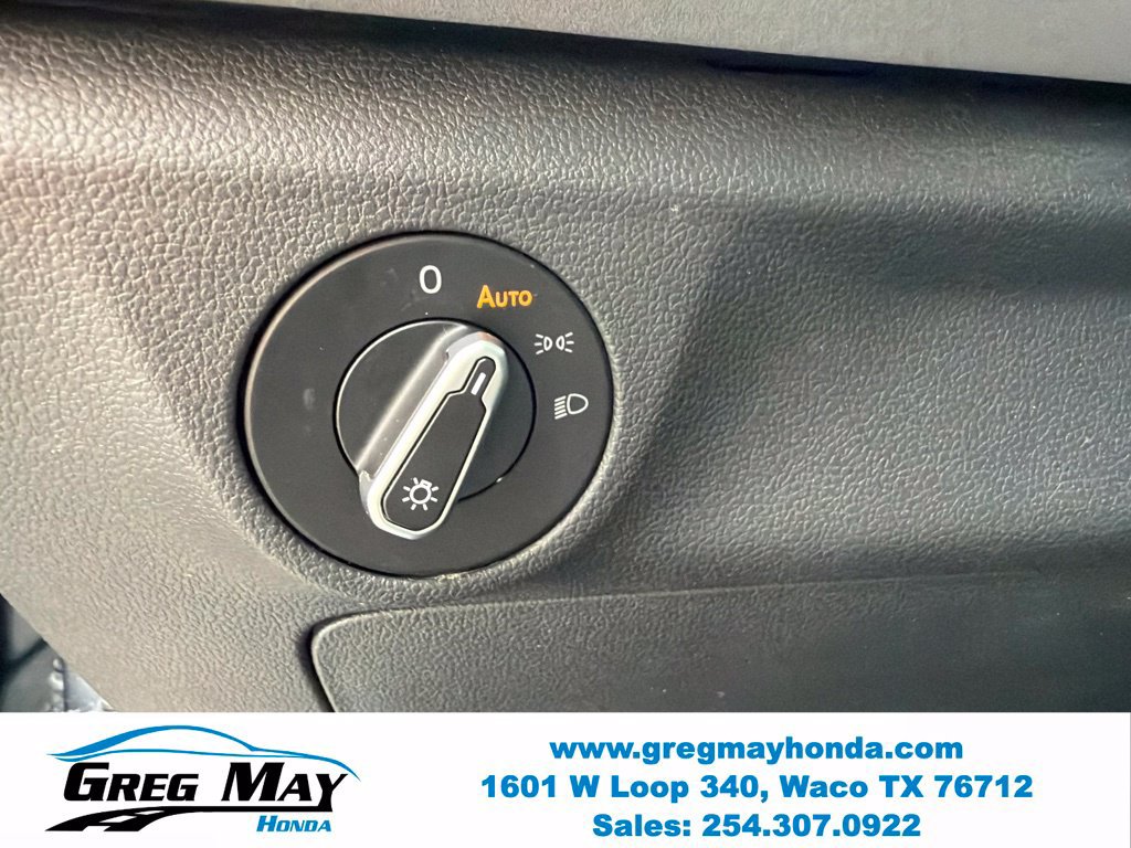 Used 2025 Volkswagen Jetta SE FWD image 26