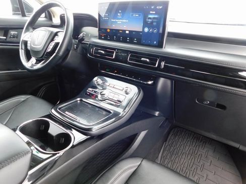 Used 2023 Lincoln Nautilus AWD w/ Premium Package image 18