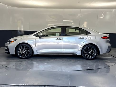 Used 2025 Toyota Corolla SE w/ SE Premium Package FWD image 6