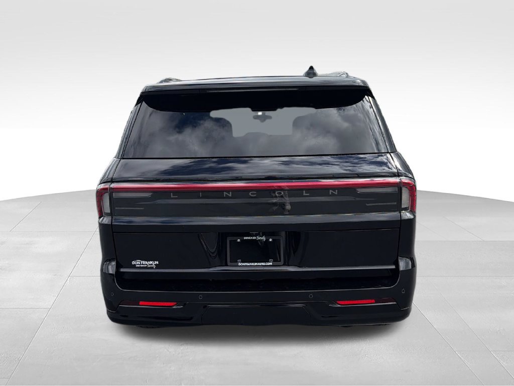 New 2027 Lincoln Navigator Reserve w/ Jet Appearance Package AWD/4WD image 4