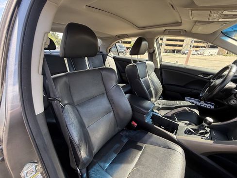 Used 2010 Acura TSX w/ Technology Package FWD image 25