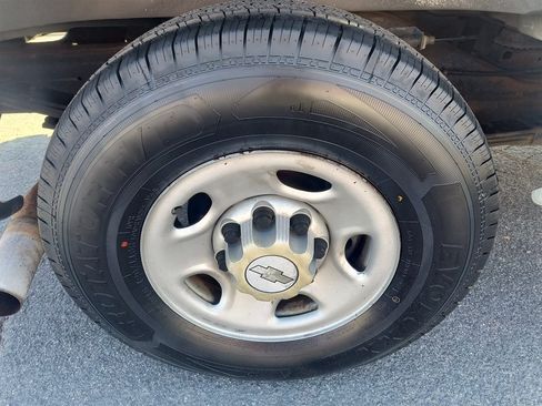 Used 2015 Chevrolet Express 2500 RWD image 11