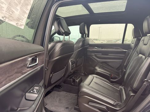 Used 2024 Jeep Grand Cherokee L Limited AWD/4WD image 31