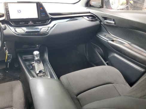 Used 2018 Toyota C-HR XLE image 14