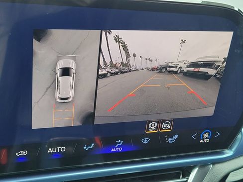 Used 2026 Chevrolet Equinox EV LT image 9