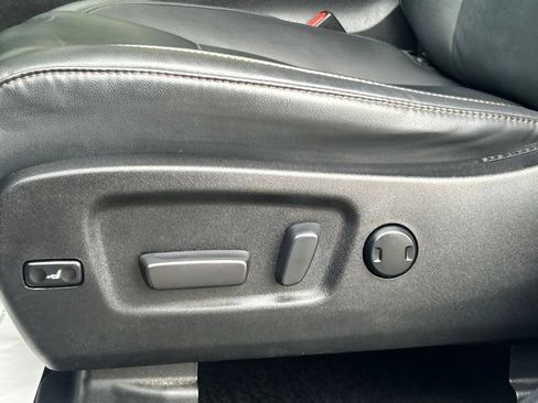 Used 2019 Toyota Highlander XLE AWD/4WD image 19