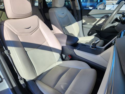 Used 2017 Cadillac XT5 Luxury w/ Driver Awareness Package image 15