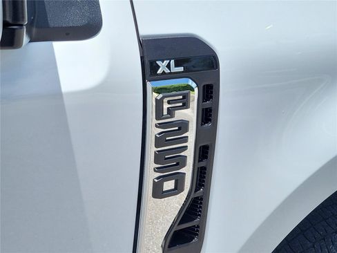 Used 2024 Ford F250 XL w/ XL Driver Assist Package AWD/4WD image 8