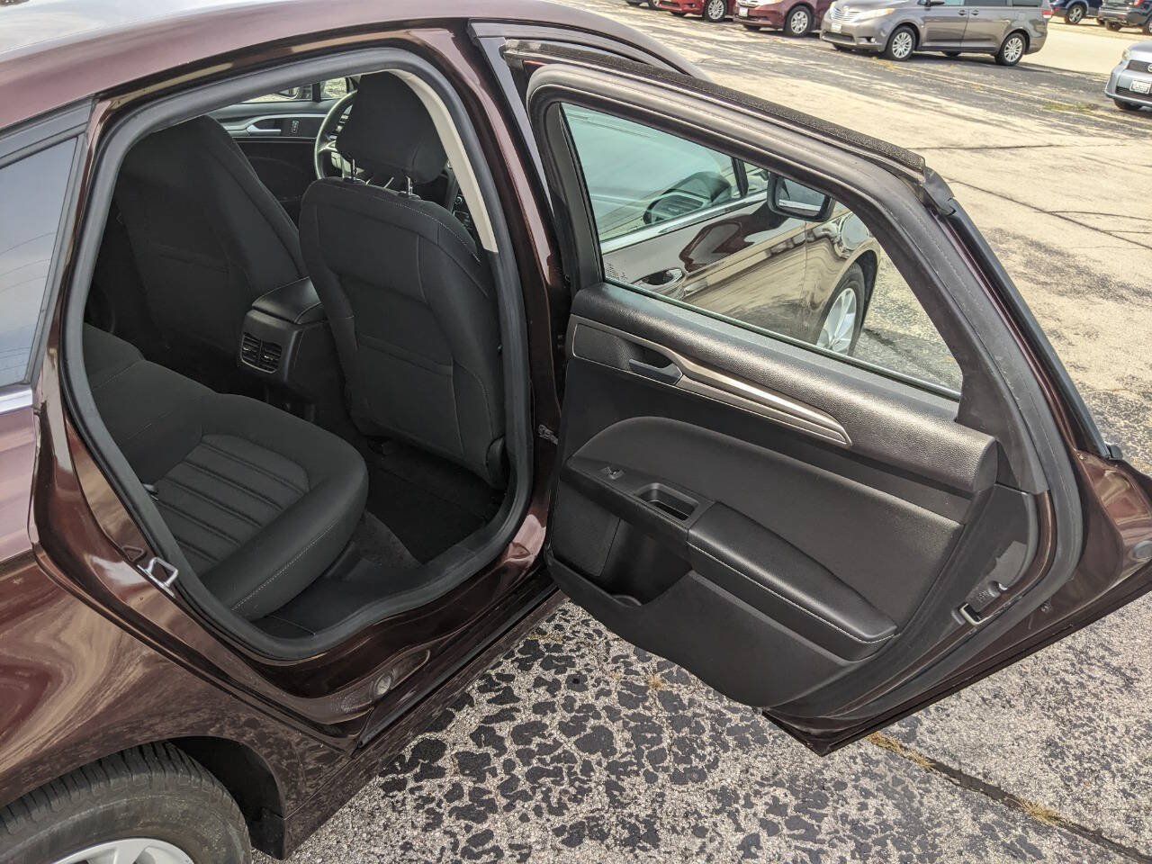 Used 2019 Ford Fusion SE FWD image 15